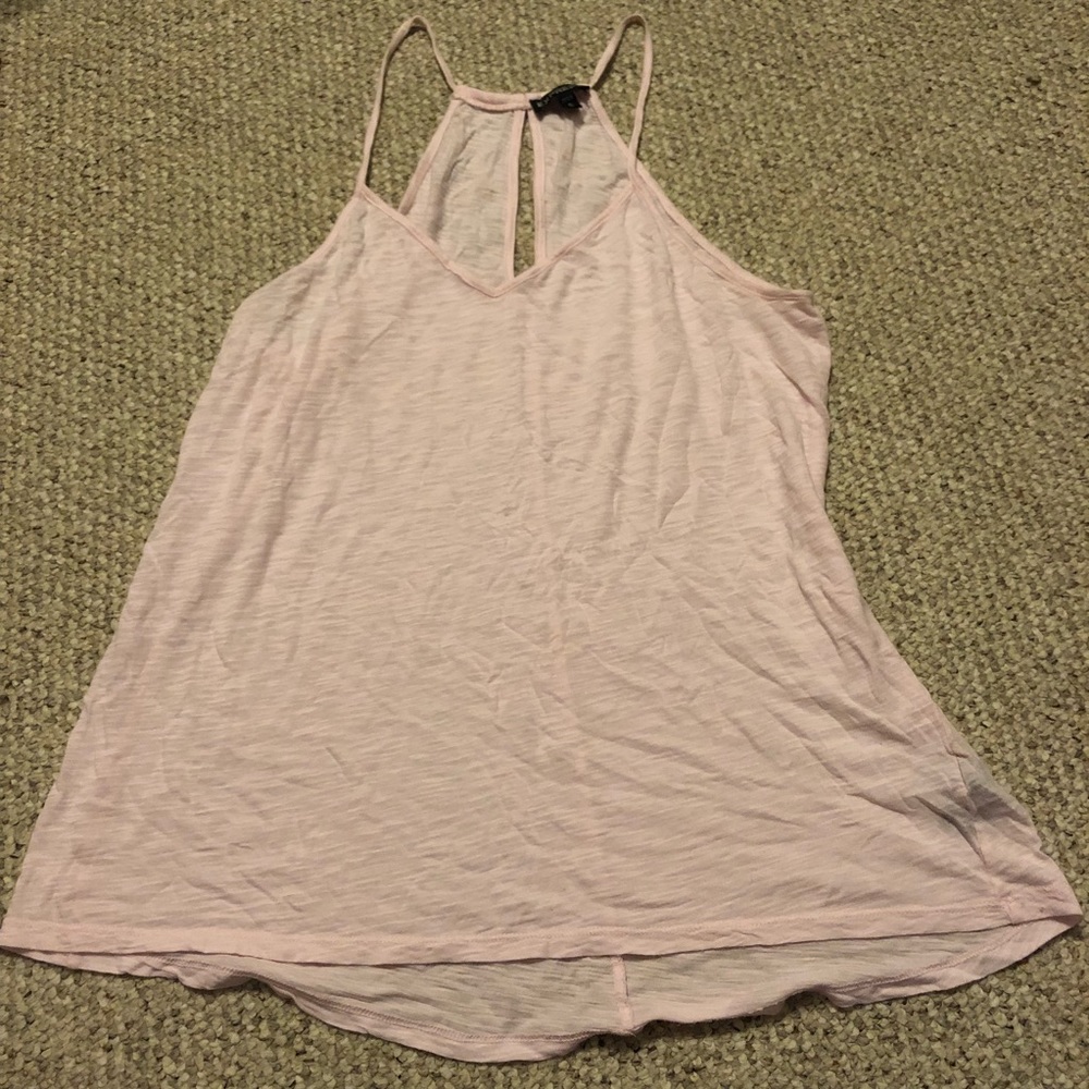 3/$18 SALE Pale pink razorback tank top keyhole